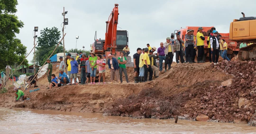 สำเร็จ! ปิดพนังกั้นลำน้ำ ‘ร้อยเอ็ด’ ได้แล้ว เร่งระดมสูบน้ำท่วมพื้นที่เกษตร