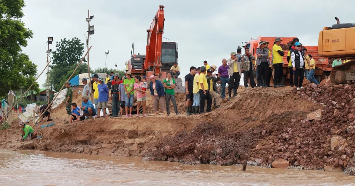 สำเร็จ! ปิดพนังกั้นลำน้ำ ‘ร้อยเอ็ด’ ได้แล้ว เร่งระดมสูบน้ำท่วมพื้นที่เกษตร