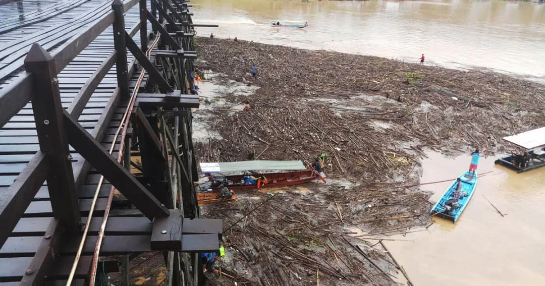 สั่งปิดสะพานมอญ! ตรวจสอบความแข็งแรงพร้อมอพยพชาวบ้านกว่า 300 ครอบครัว