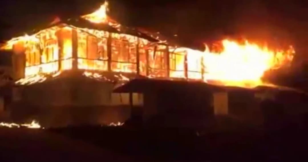 ไฟไหม้เผาวอดอาคารเรียน จ.นครสวรรค์ คาดไฟฟ้าลัดวงจร