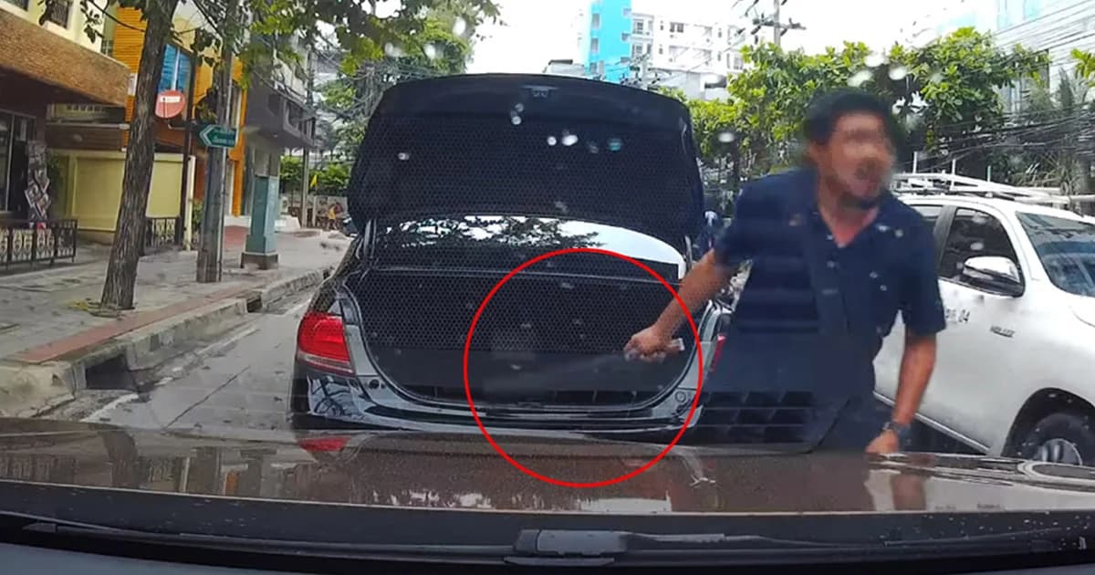 คุก 2 เดือน 15 วัน ! แจ้ง 5 ข้อหา หนุ่มขับรถปาดหน้า ใช้มีดดาบขู่คู่กรณี