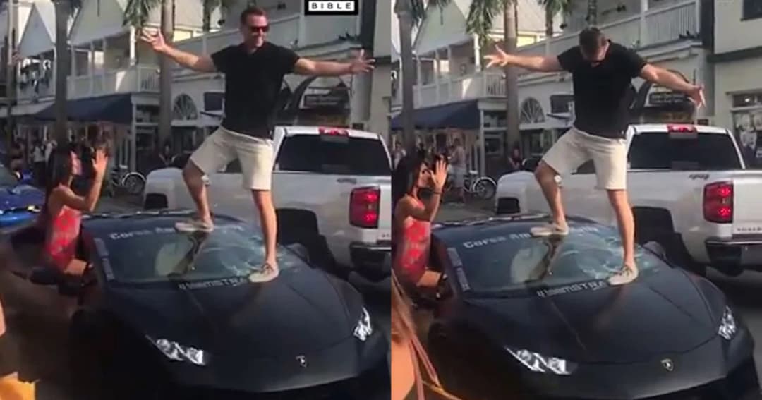 หนุ่มหล่อกระโดดขึ้นรถหรู กะให้สาวกรี๊ดถ่ายรูป สุดท้ายกระจกแตก