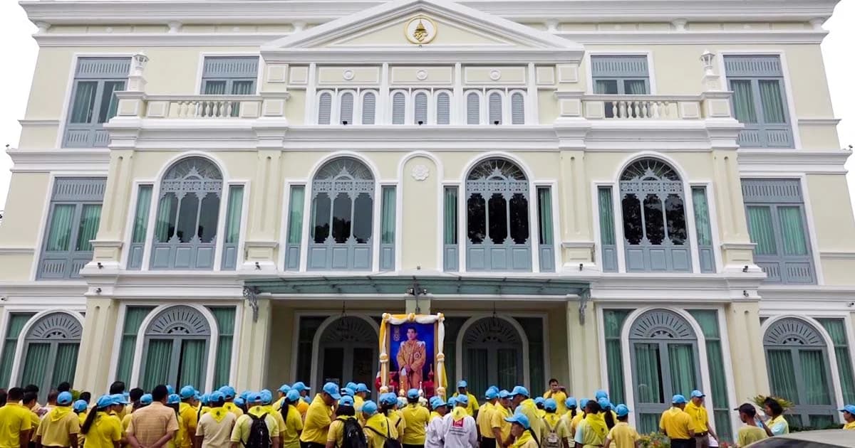 ผู้ว่าฯปทุมฯ นำคณะจิตอาสาทำความสะอาดพระตำหนักจักรีบงกช