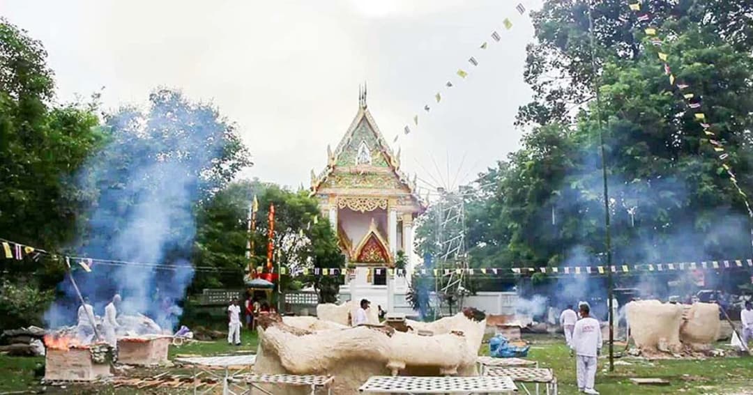 วัดกลางคลองข่อย หล่อพระสมเด็จโต องค์ใหญ่ประดิษฐานใต้ต้นโพธิ์