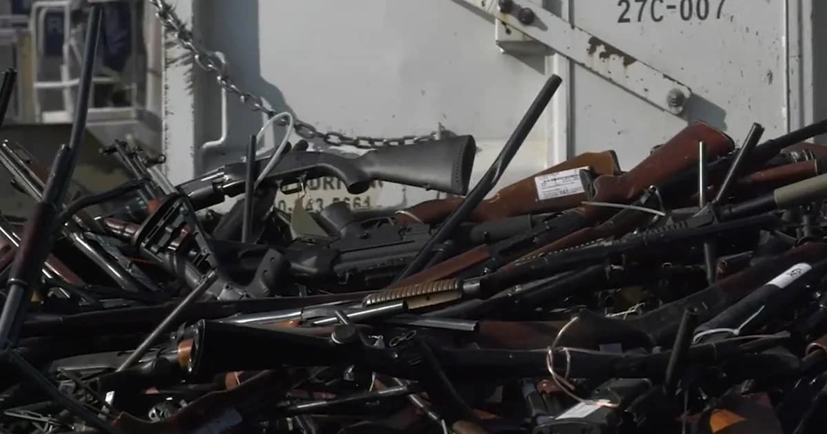 รัฐแคลิฟอร์เนียหลอมปืน 3 พันกระบอก เอาไปสร้างถนน