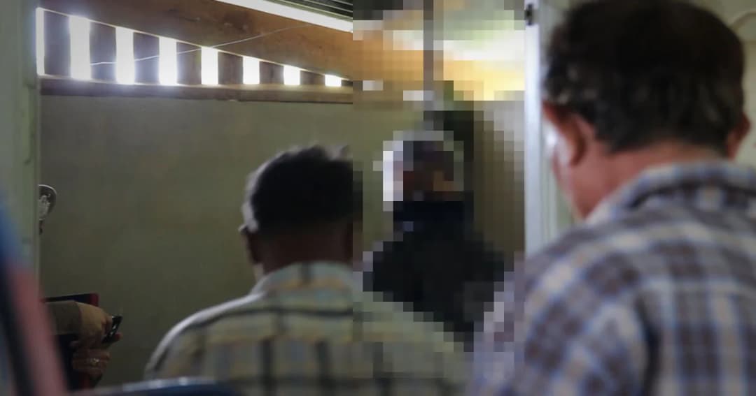 เมียร่ำไห้ ! ผัวแขวนคอดับ คาห้องน้ำกระท่อมนา