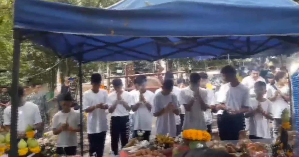 “ทีมหมูป่า” ทำพิธีขอขมา “ถ้ำหลวง”