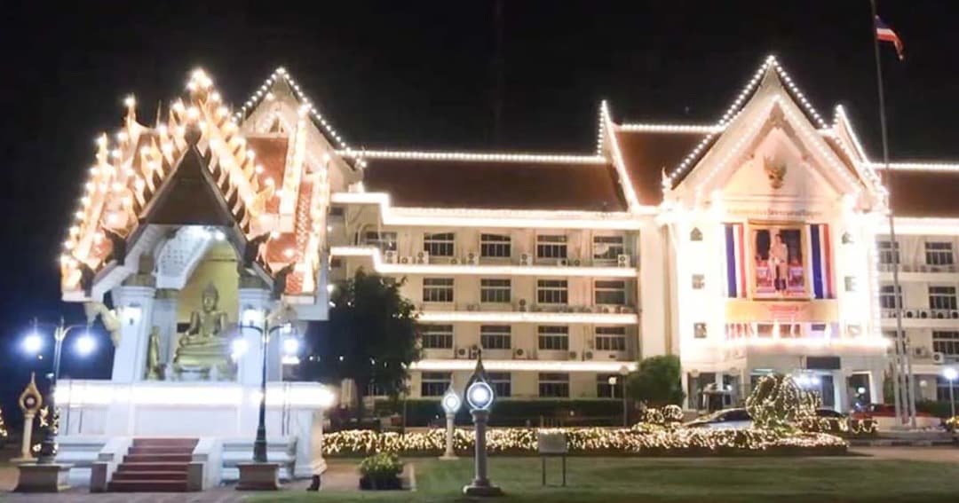 แสดงความจงรักภักดีสมเด็จพระเจ้าอยู่หัว ศาลากลางอยุธยาฯ ประดับไฟสวยงาม