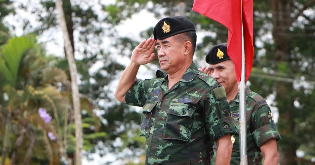 ต้องเป๊ะตามระเบียบ! ผบ.ทบ.สั่งคุมเข้มการแต่งกาย-พฤติกรรมของทหาร