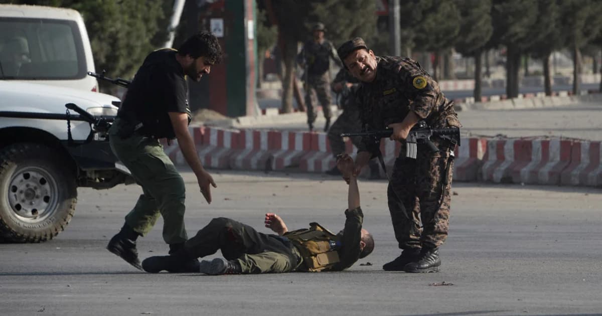 เกิดเหตุระเบิดฆ่าตัวตาย หน้าสนามบินคาบูล ดับ 14 ราย