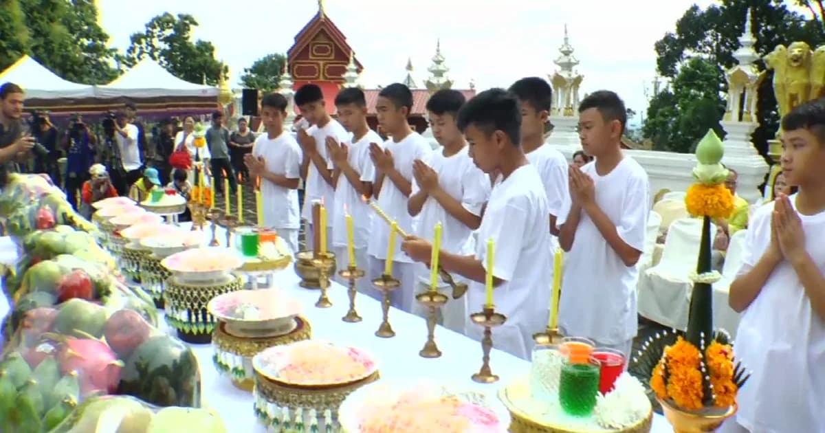 ทีมหมูป่าบวงสรวงสิ่งศักดิ์สิทธิ์พระธาตุดอยเวา เตรียมบวชอุทิศส่วนกุศลแด่จ่าแซม