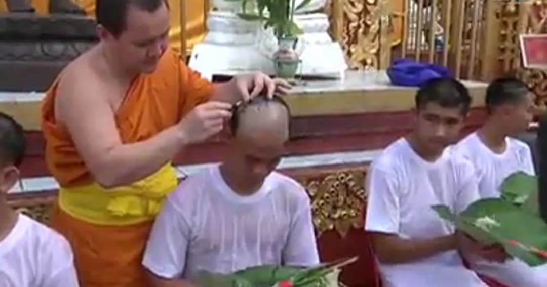 “ทีมหมูป่า” ปลงผม เตรียมบวช 25 ก.ค.