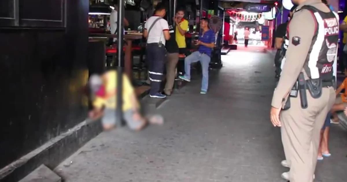 ตายท่าแปลก! พบศพชายต่างชาติ นั่งคุกเข่า เกาะเสาหน้าคะมำ หน้าบาร์เบียร์พัทยาใต้