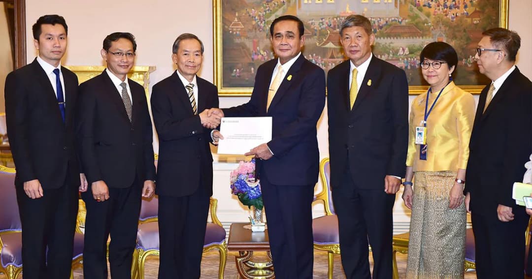 นายกฯ มอบเงิน 5 ล้านบาท ช่วยเหลือลาวประสบภัยพิบัติจากเหตุเขื่อนแตก