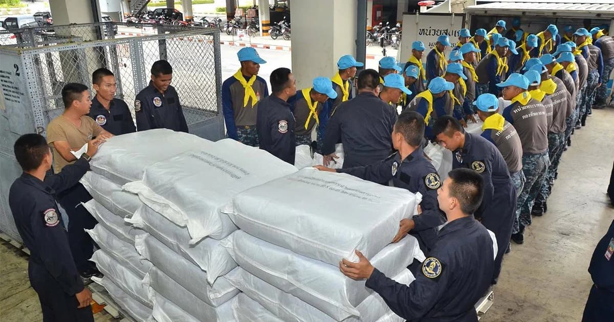 กองทัพอากาศ นำสิ่งของพระราชทาน ไปช่วยเหลือผู้ประสบอุทกภัยใน สปป.ลาว