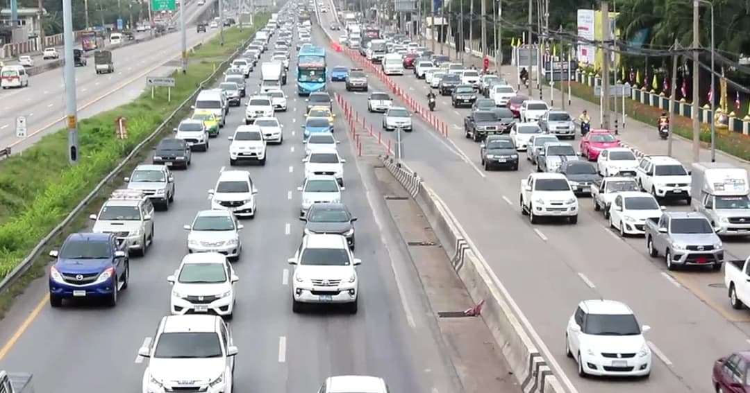 ถ.พหลโยธิน ขาออก รถเริ่มแน่น หลัง ปชช. ทยอยเดินทางออก ตจว.