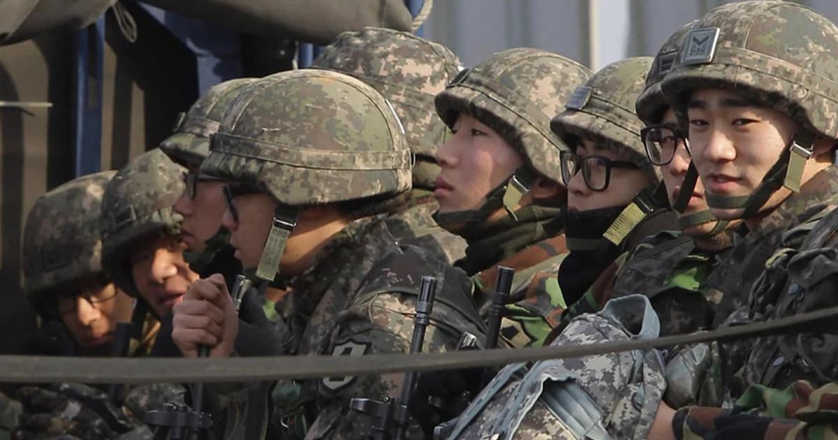 เกาหลีใต้ปฏิรูปกองทัพ ลดจำนวนนายพลและระยะเวลาการเกณฑ์ทหาร