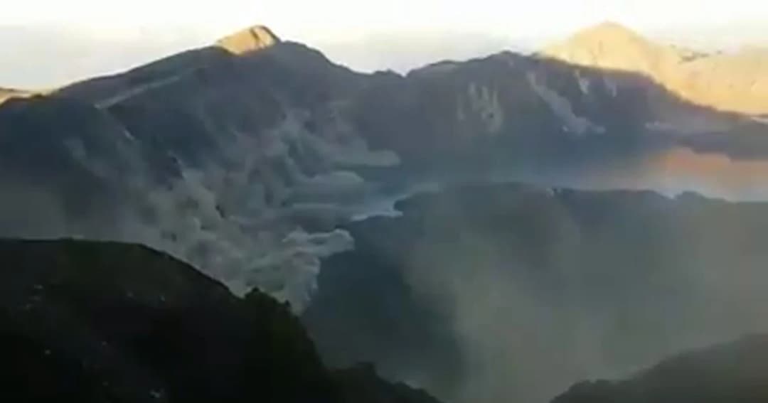 สถานทูตไทยเร่งช่วย 200 คนไทย ติดทะเลสาบด้านล่างภูเขาไฟรินจานี