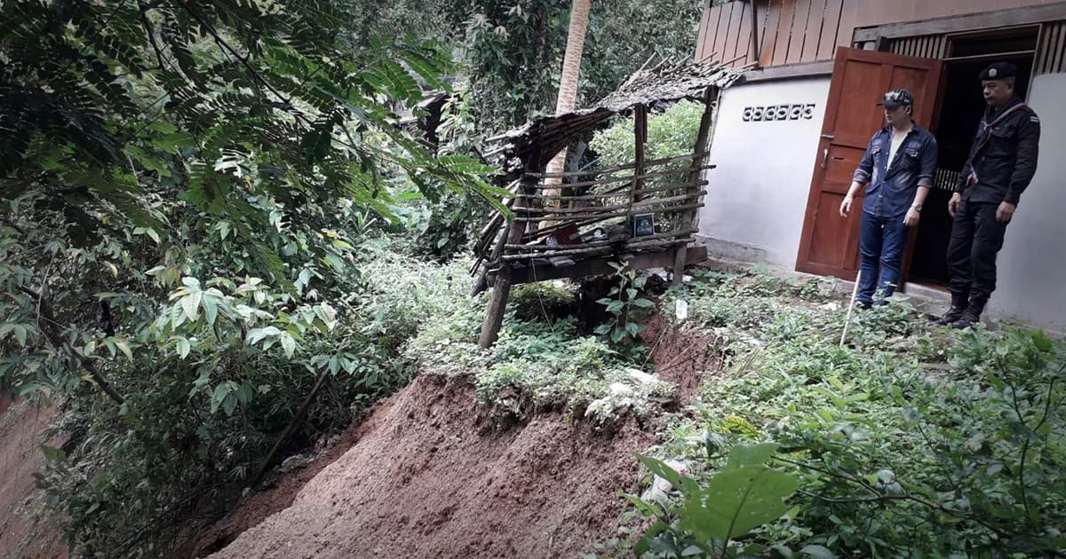 ดินทรุด-ถนนร้าว! เร่งอพยพชาวบ้านแม่สามแลบ อ.สบเมย ไปที่ปลอดภัย