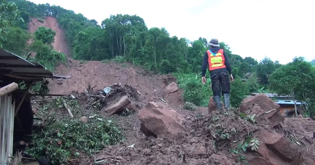 หวั่นอันตราย! จัดชุดทหารพรานเฝ้าระวังพื้นที่ดินถล่ม อ.บ่อเกลือ 24 ชม.