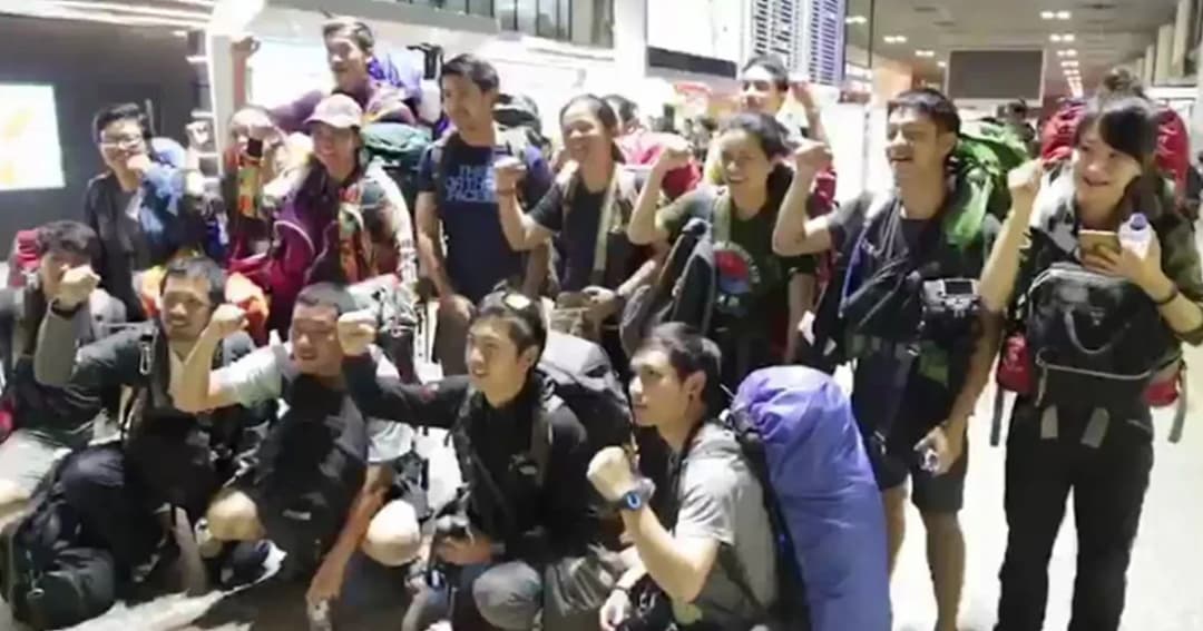นทท.ชาวไทย 65 คน ผู้ประสบภัยแผ่นดินไหวอินโดฯชุดแรก กลับมาถึงแล้ว