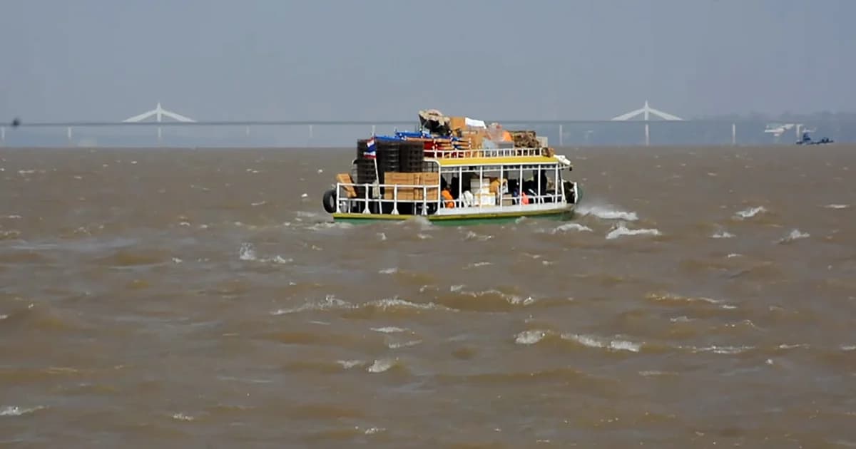 น้ำโขง จ.มุกดาหาร เกินระดับวิกฤต ทะลักเข้าตลาดอินโดจีน เร่งขนของหนี