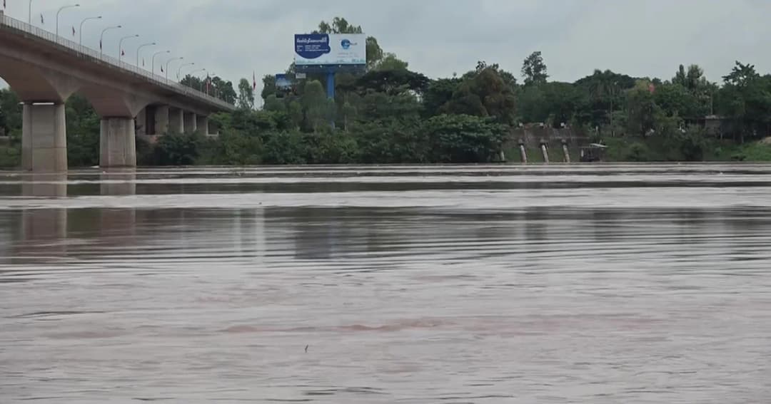 หนองคาย น้ำโขงขึ้นทะลุ 11 เมตรสูงสุดในรอบปี ปิดประตูเร่งสูบน้ำออกจากลำห้วย