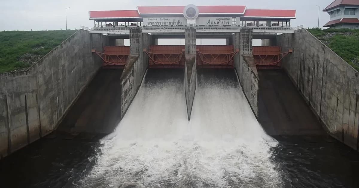 ‘เขื่อนลำปาว’ เร่งระบายน้ำวันละ 15 ล้าน ลบ.ม. รองรับมวลน้ำจาก ‘เขาภูพาน’