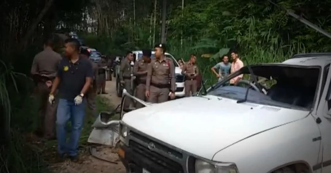 สาวใจเด็ด ! ขับกระบะล่าโจรขโมยผลปาล์ม สุดท้ายคนร้ายเสียหลัก ทิ้งรถหนี