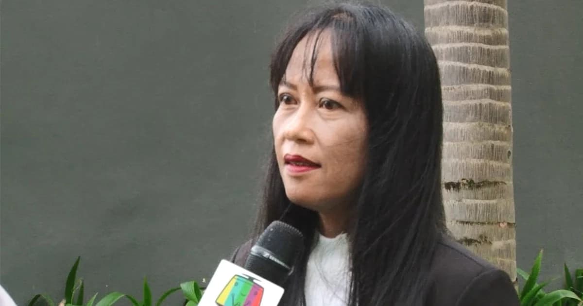 เศรษฐีชลบุรี มอบเงินปลดหนี้ ครูวิภา ที่ค้ำประกันเงินกู้ กยศ.ให้กับนักเรียน