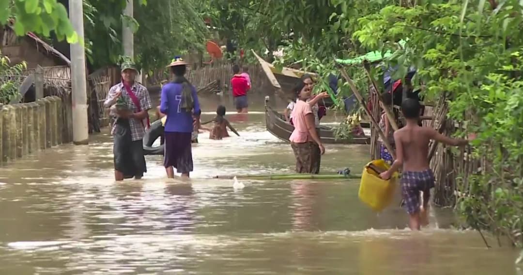 ‘เมียนมา’ ยังวิกฤต อพยพนับแสนคน หนีน้ำท่วม หลังฝนตกต่อเนื่อง