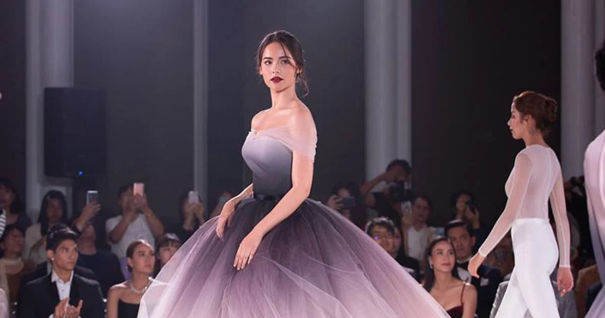 สุดอลังการ! “ญาญ่า” เดินอวดชุดฟินนาเล่สุดหรู ในงาน POEMAW 2018