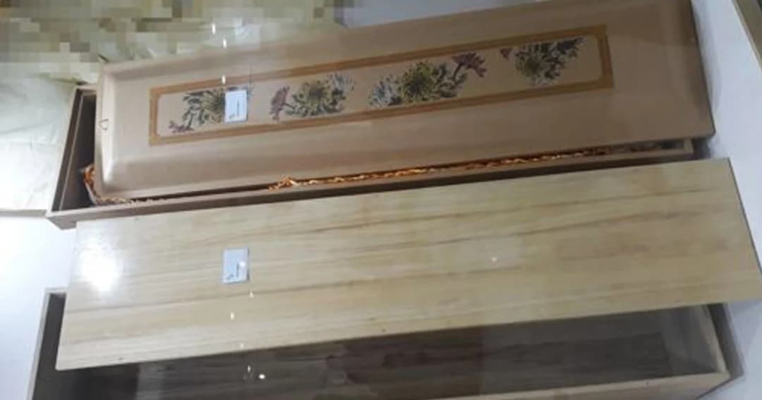 สาวเกาหลีใต้นอนโลงศพสะเดาะเคราห์ สุดท้ายหลับข้ามวันตายคาโลง