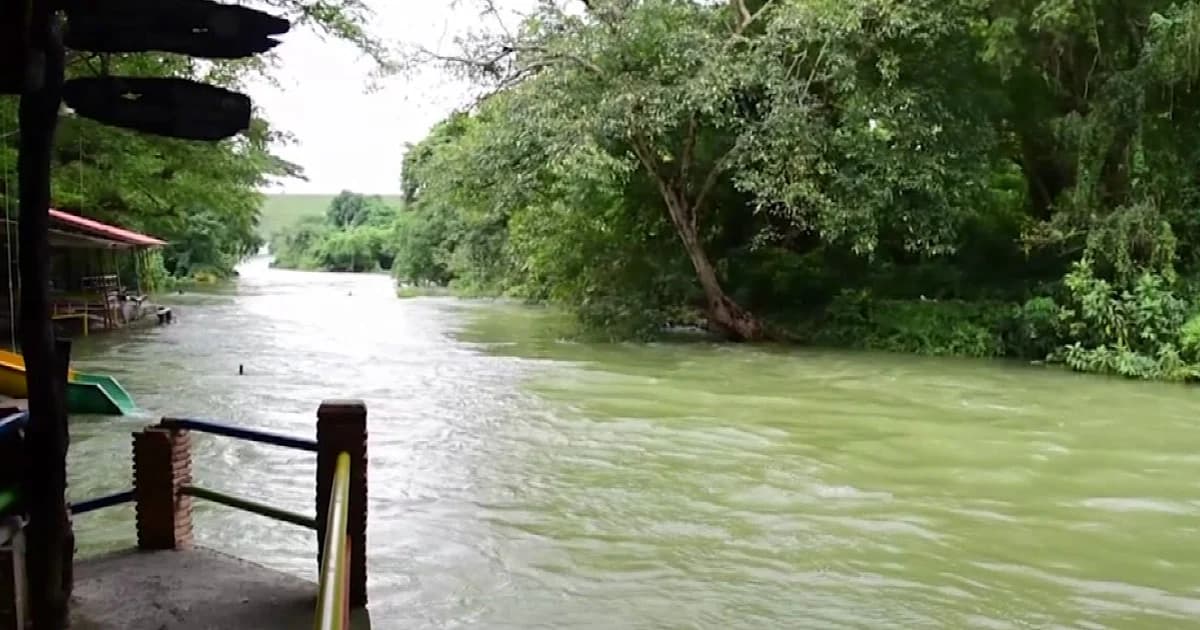 รีสอร์ท-ที่พักริมแม่น้ำเพชรบุรี ทยอยปิดหนีน้ำชั่วคราว