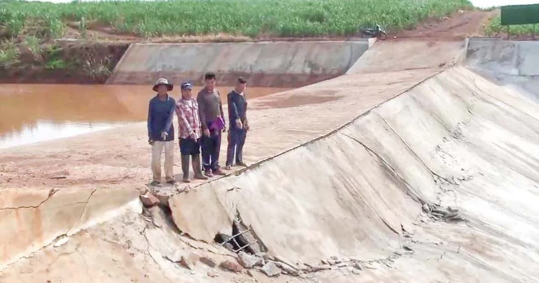 ฝายแตก รับน้ำไม่ได้ ! เตือน ปชช.อ.ภักดีชุมพล จ.ชัยภูมิ ระวัง