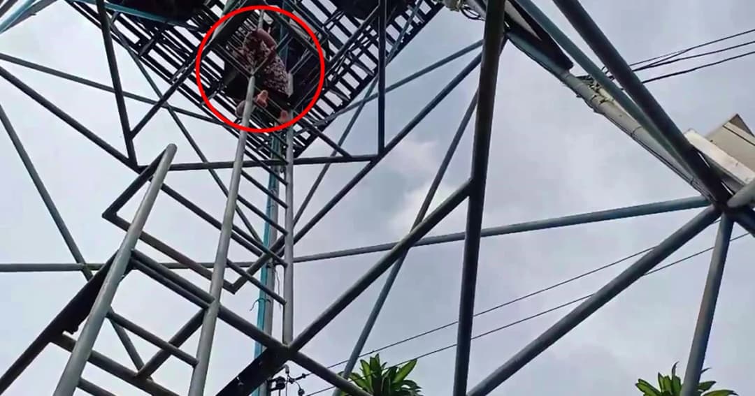 ไม่ยอมให้ไปเที่ยว! ด.ช. 9 ขวบปีนเสาประชด-ขู่จะกระโดด