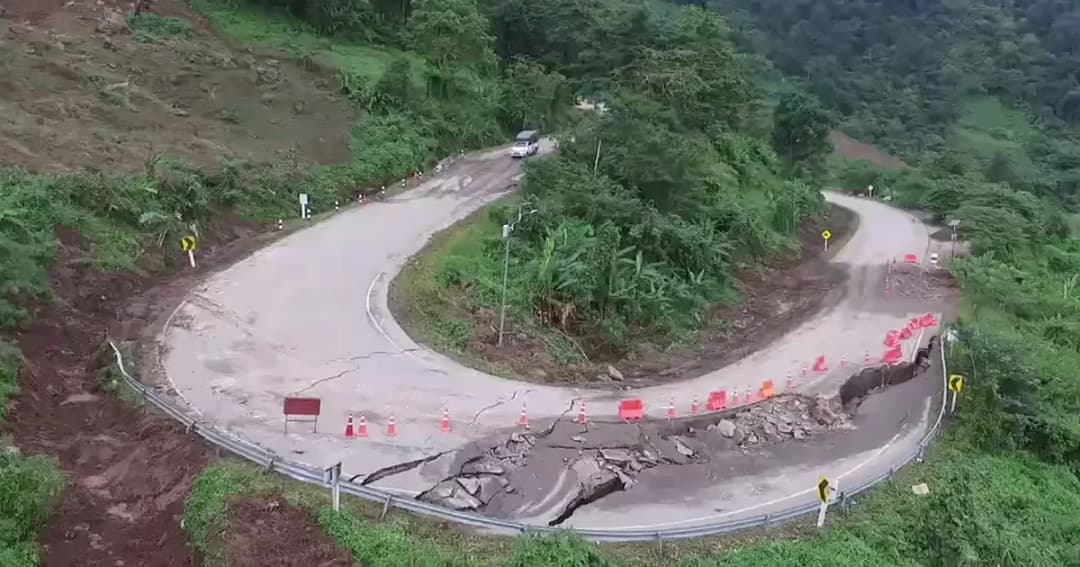 ผู้ว่าฯ สั่งอพยพชาวบ้าน 3 หลังคาเรือน หวั่นทางขึ้น ‘ภูทับเบิก’ ถล่ม