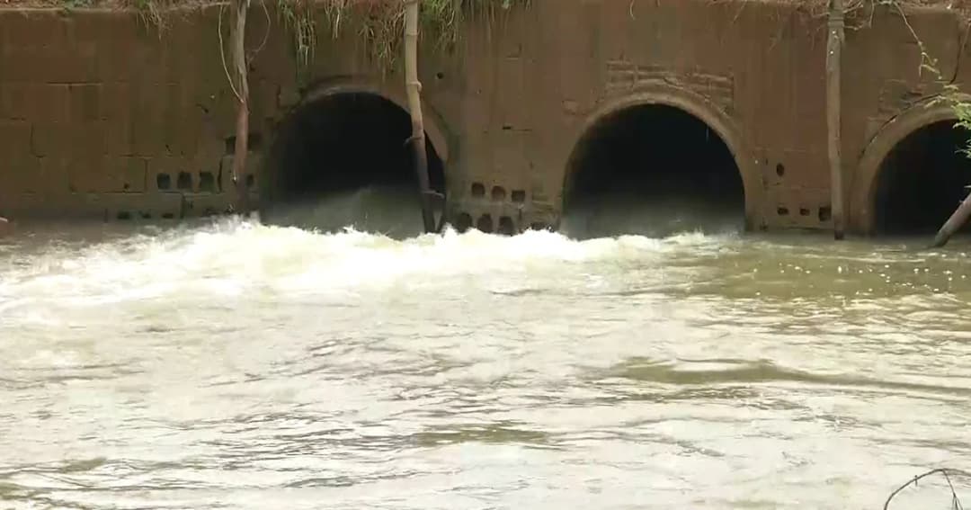 ‘พิจิตร’ เร่งระบายน้ำจากเทือกเขาเพชรบูรณ์ รับมือพายุฝน