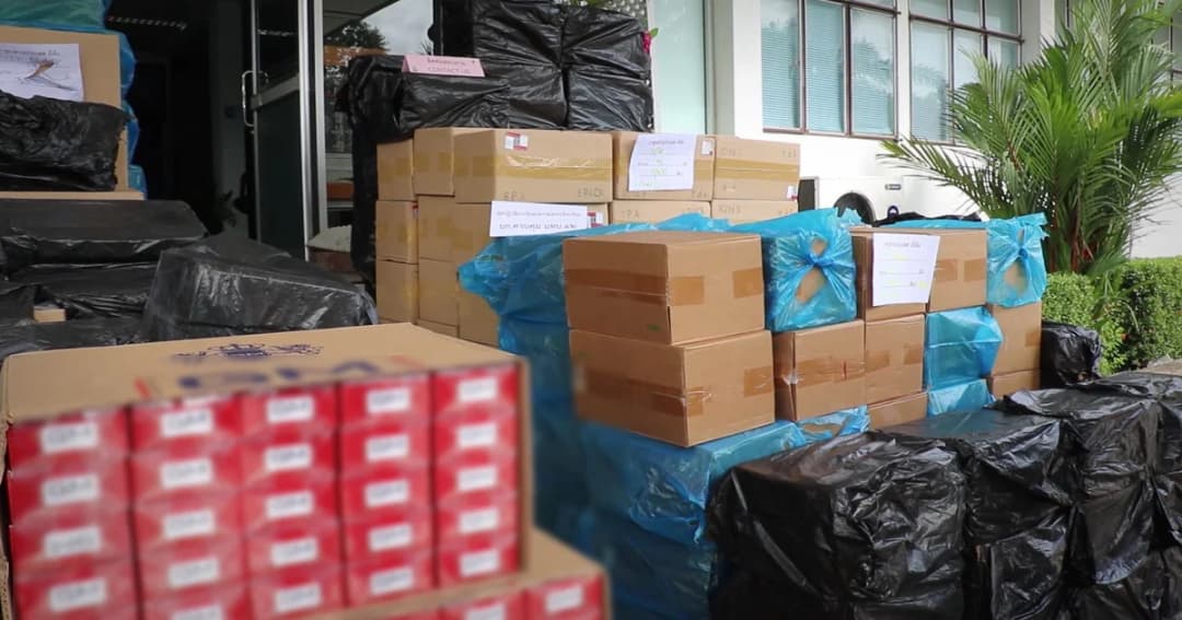 บุกโกดังหาดใหญ่ ! ยึดบุหรี่เถื่อนกว่า 7 หมื่นซอง ขณะเตรียมขายส่งตลาด