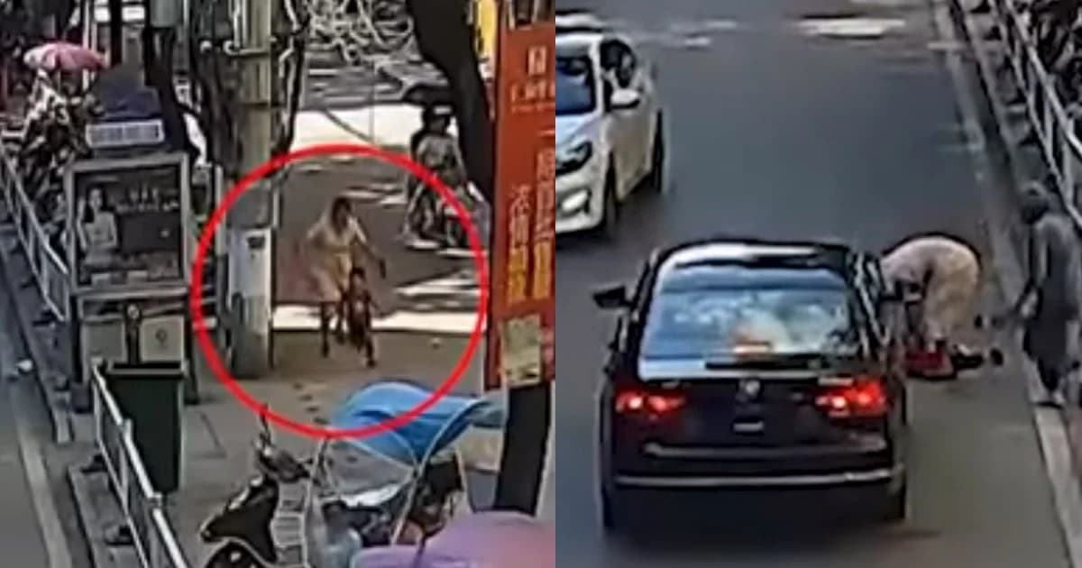 เด็กจีนวัย 3 ขวบหลุดมือย่า วิ่งข้ามถนนโดนรถชนเจ็บ