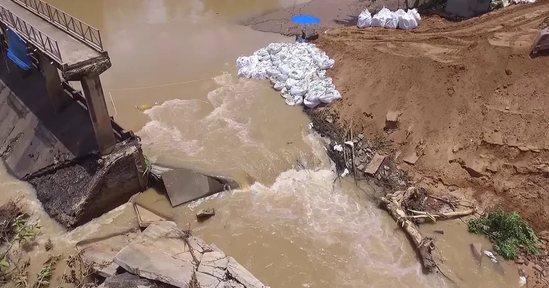 ‘มุกดาหาร’ เร่งเบี่ยงทางน้ำ หลังน้ำป่าพัด ‘ฝายห้วยบังอี่’ พังเสียหาย