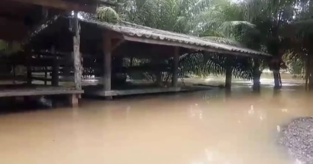 น้ำจากกระบี่ไหลท่วม 10 หมู่บ้าน จ.สุราษฎร์ธานี