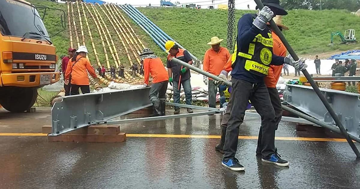 กรมทางหลวงชนบท เร่งติดตั้งสะพานแบรี่บนถนน ภายในเขื่อนแก่งกระจาน