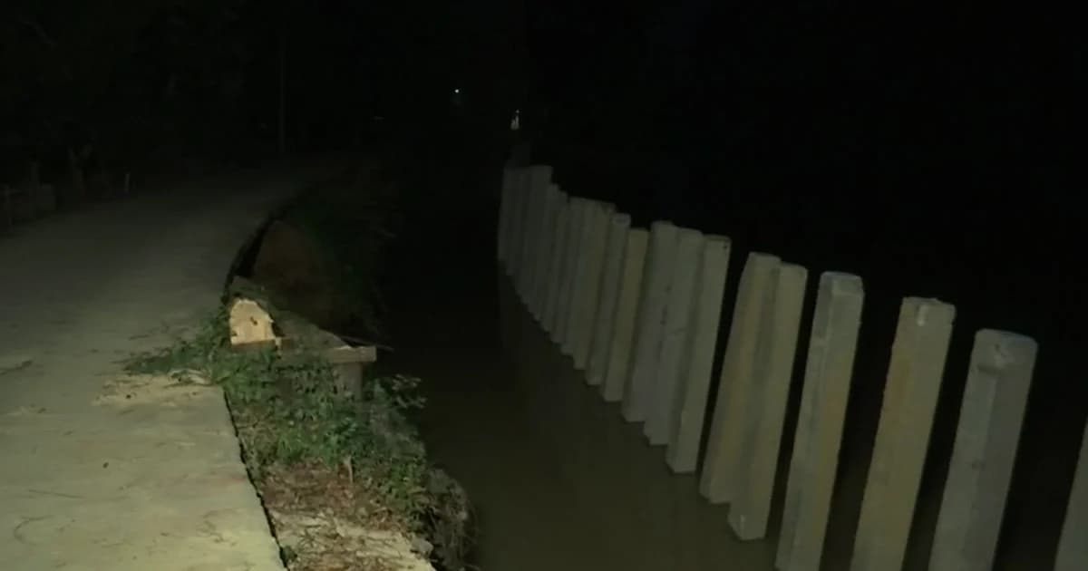 ชาวเพชรบุรีเฝ้าระวังรับมือสถานการณ์น้ำ หลังพบน้ำกัดเซาะตลิ่ง อ.บ้านลาด