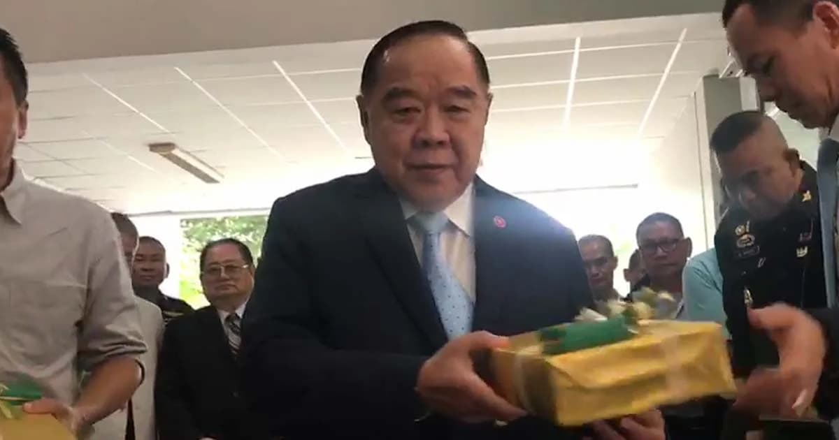 เบิร์ธเดย์ 73 ปี “บิ๊กป้อม” เผยป่วยติดเชื้อในกระแสเลือด-ถกโผทหาร