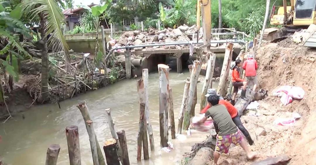 น้ำโขงลด ทหารเร่งเข้าฟื้นฟูบ้านปากบัง จ.นครพนม