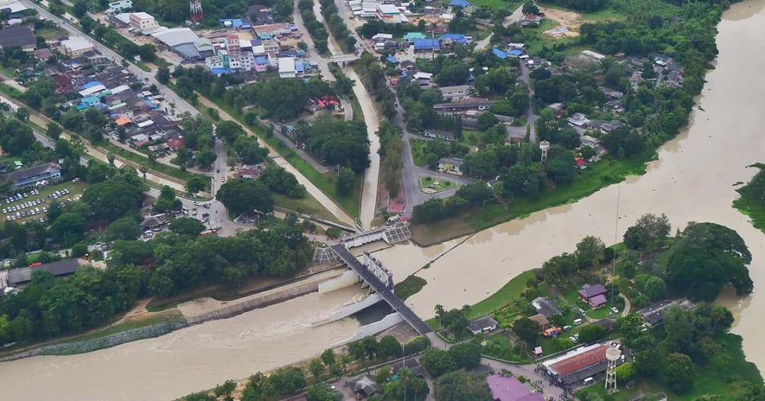 เฝ้าระวัง 3 เขื่อนใหญ่น้ำเกินความจุกักเก็บ