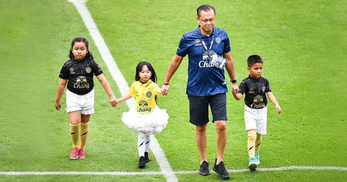 “เพจลุงเนวิน” ชวนกดไลค์สมทบทุน 1 ไลค์ 1 บาท ครบล้านซื้อลูกฟุตบอลแจกเด็กทั่วประเทศ