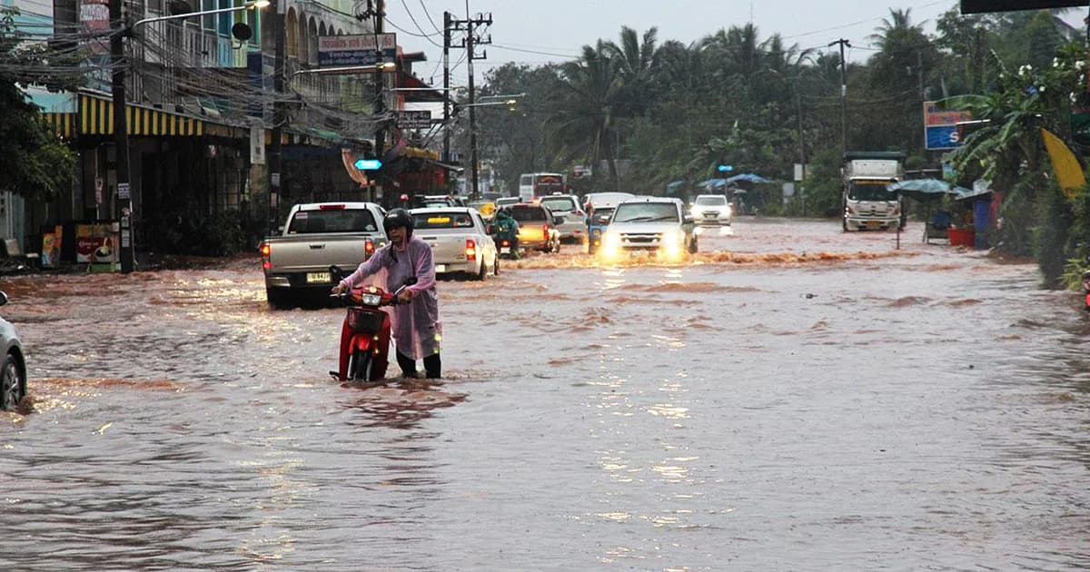 ปภ.เร่งระบายน้ำท่วมพื้นที่ 9 จังหวัด พร้อมให้ความช่วยเหลือประชาชน