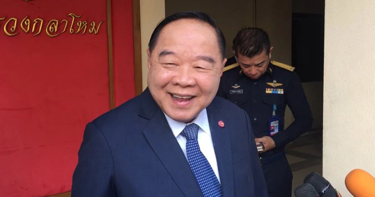 ‘ประวิตร’ ส่งกำลังใจให้ จนท.ช่วยผู้ประสบภัยน้ำท่วม